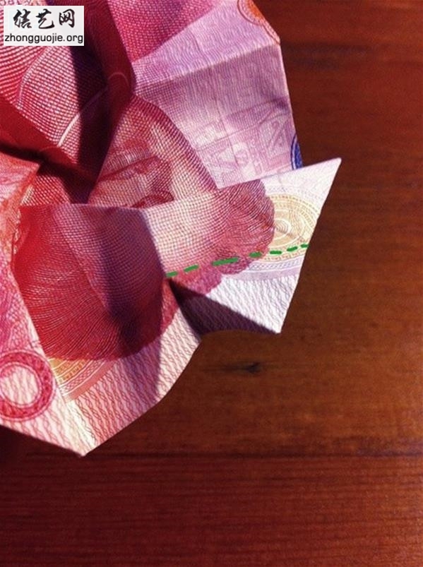 用钱折玫瑰花步骤图解 怎么用100元钱折玫瑰花教程╭纸的折法