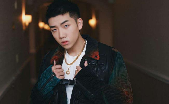 杨和苏爸爸是川音校长吗,是不是他爸姓杨他妈姓苏?