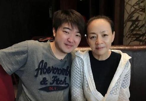 吴彤和杨迪是什么关系是大学同学吗他妻子是谁
