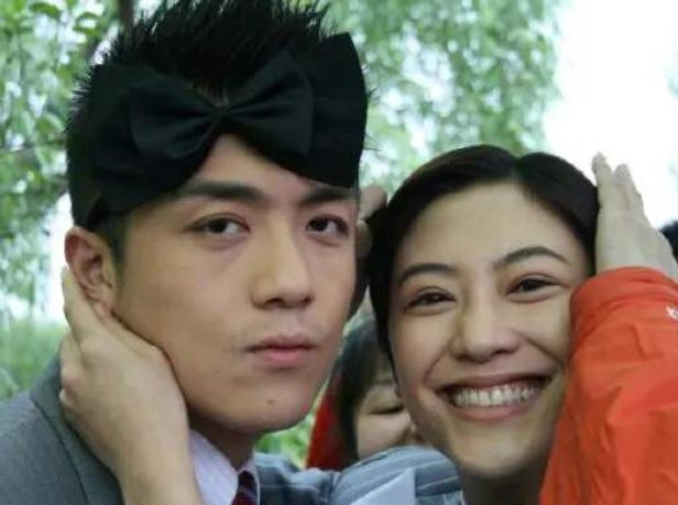 李泽锋的妻子是谁,他老婆是朱可馨或莉莉吗