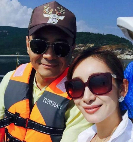 秦海璐的两任丈夫是怎么回事,现任王新军的婚史前妻是