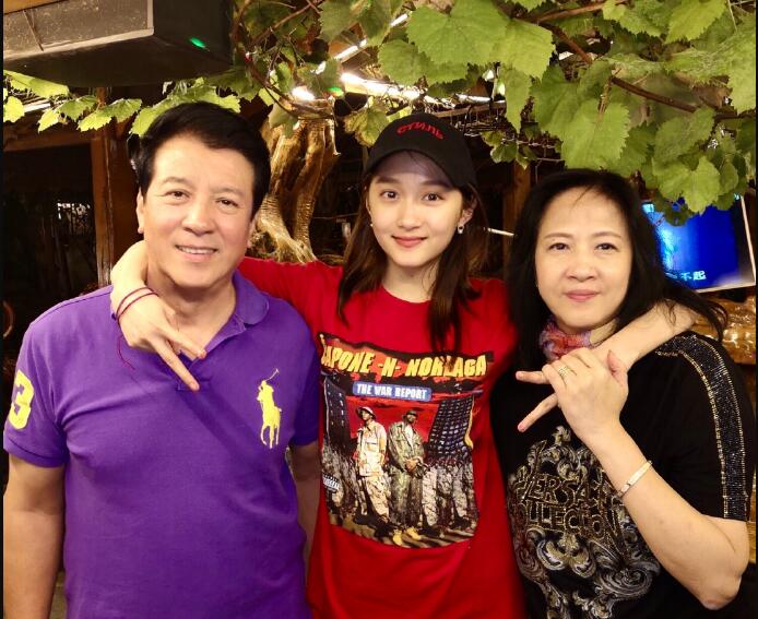 关晓珊是关少曾大女儿关晓彤妈妈是谁关少曾第一任妻子资料本文共1027