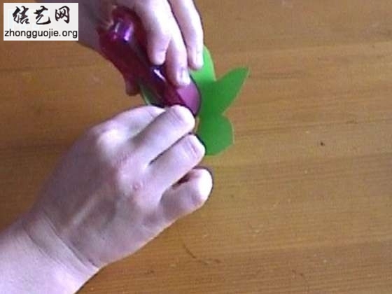 Herkese Kolay Gelecek ?ekilde Kâ??ttan Gül Yapmak Herkese Kolay Gelecek ?ekilde Kâ??ttan Gül Yapmak