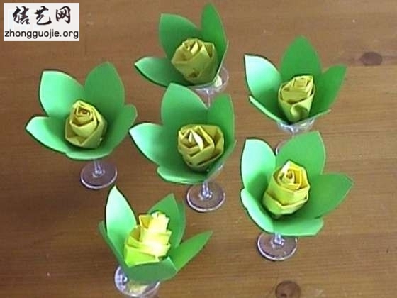Herkese Kolay Gelecek ?ekilde Kâ??ttan Gül Yapmak Herkese Kolay Gelecek ?ekilde Kâ??ttan Gül Yapmak