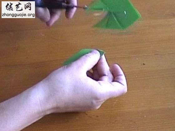 Herkese Kolay Gelecek ?ekilde Kâ??ttan Gül Yapmak Herkese Kolay Gelecek ?ekilde Kâ??ttan Gül Yapmak