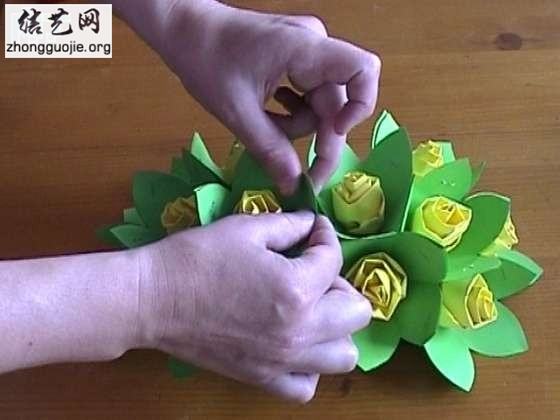 Herkese Kolay Gelecek ?ekilde Kâ??ttan Gül Yapmak Herkese Kolay Gelecek ?ekilde Kâ??ttan Gül Yapmak