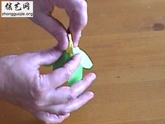 Herkese Kolay Gelecek ?ekilde Kâ??ttan Gül Yapmak Herkese Kolay Gelecek ?ekilde Kâ??ttan Gül Yapmak