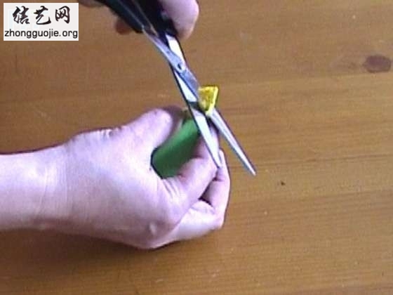 Herkese Kolay Gelecek ?ekilde Kâ??ttan Gül Yapmak Herkese Kolay Gelecek ?ekilde Kâ??ttan Gül Yapmak