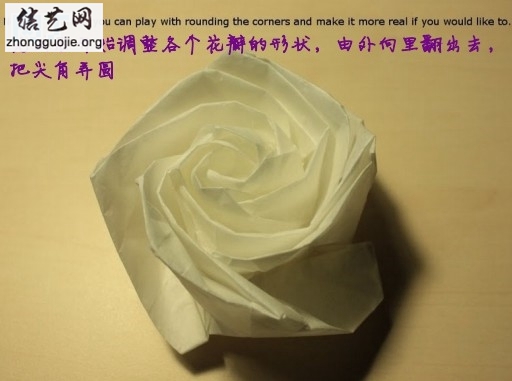 良好的折叠操作时这个折纸玫瑰花有效展现效果的一个关键