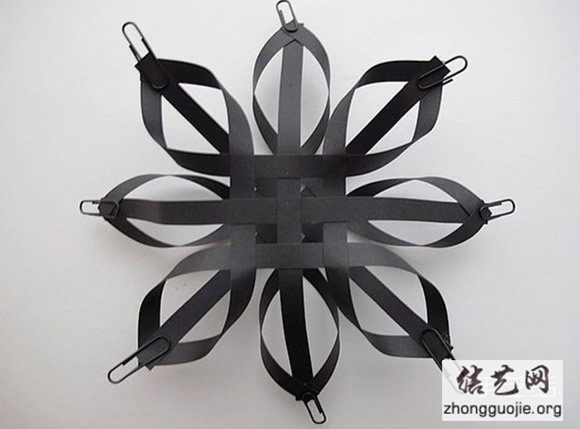纸条折纸雪花的方法图解 立体雪花的折法步骤 - www.shouyihuo.net