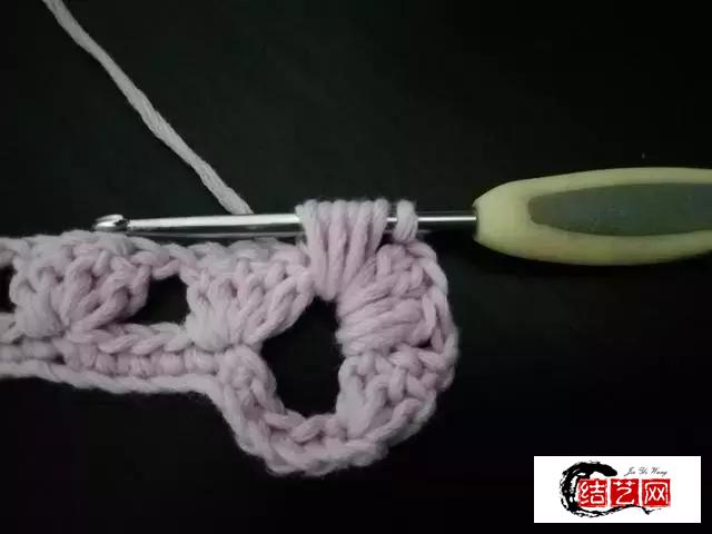 最简单的钩针围巾教程,(织围巾的钩针用什么样的)