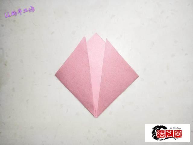 用一张纸折纸樱花的教程图解，简单手工纸花制作方法