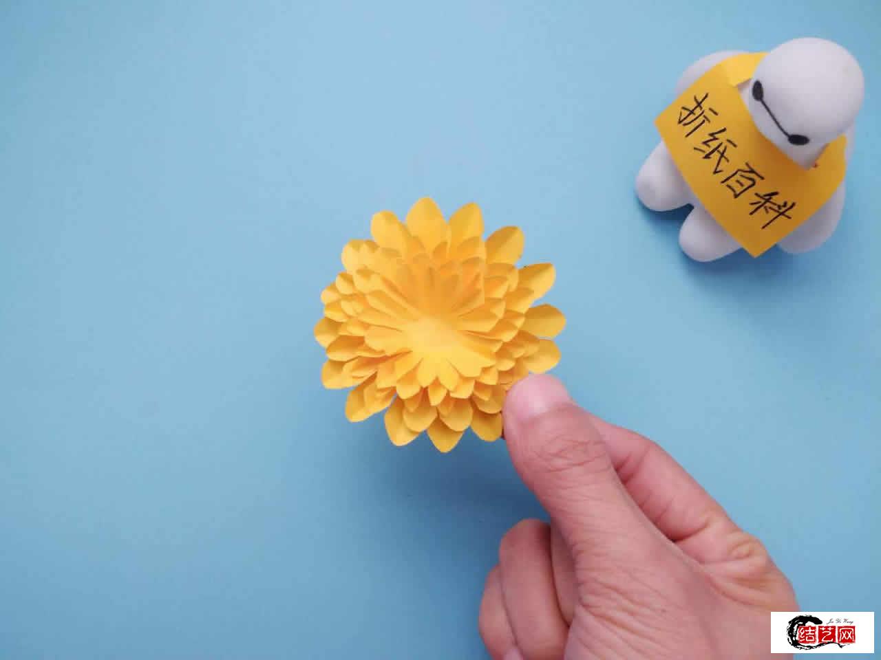 儿童手工剪纸花朵菊花教程步骤，学习秋天的花卉雏菊的制作方法