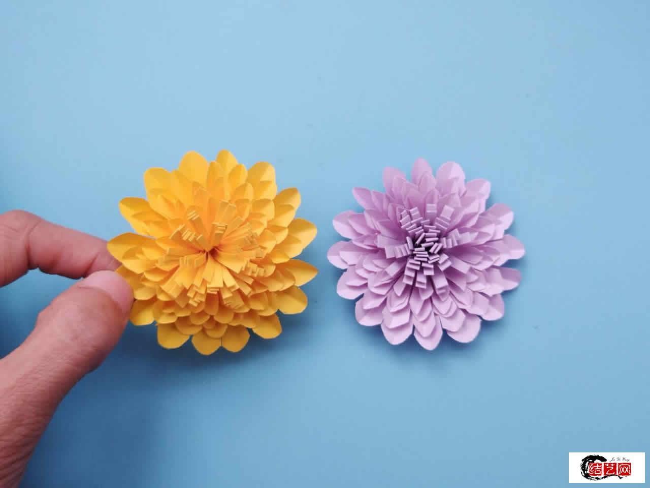 儿童手工剪纸花朵菊花教程步骤，学习秋天的花卉雏菊的制作方法