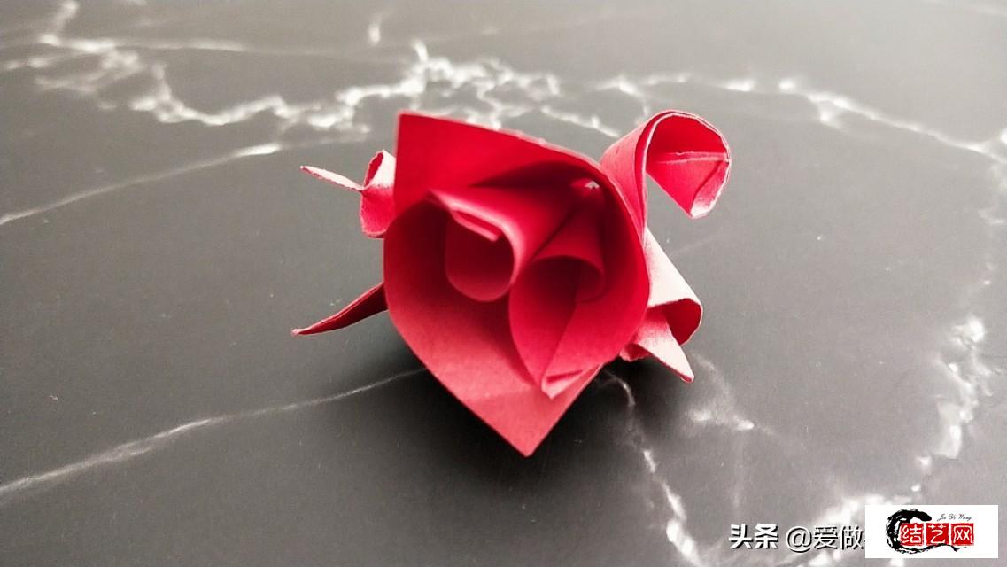 简单又漂亮立体玫瑰折纸步骤,表白玫瑰手工制作教程