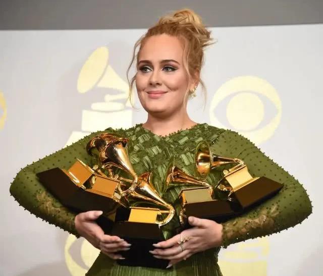 阿黛尔Adele为什么叫老艺术家，她怎么休息四年不发歌了？