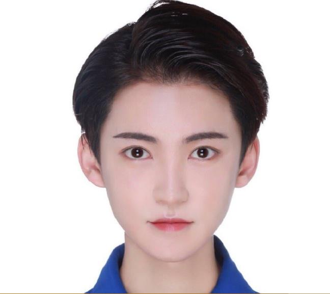 李由男变女变性前后对比照(旧照),他年龄多大了为什么要变性?
