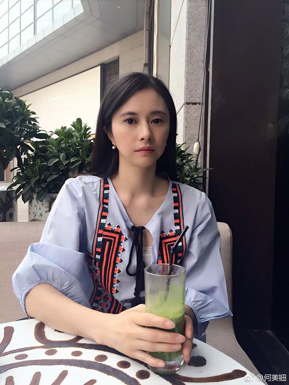 何美钿（tián）的老公王小龙资料，何美钿为什么退出娱乐圈不火了