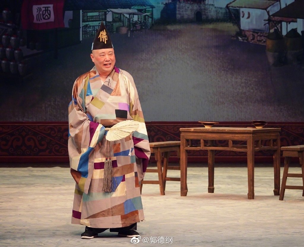 郭德纲资产有多少个亿多有钱,老搭档于谦的身价是多少呢?