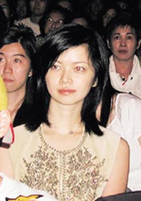 于文凤年轻时候的照片，她现在结婚有老公了吗