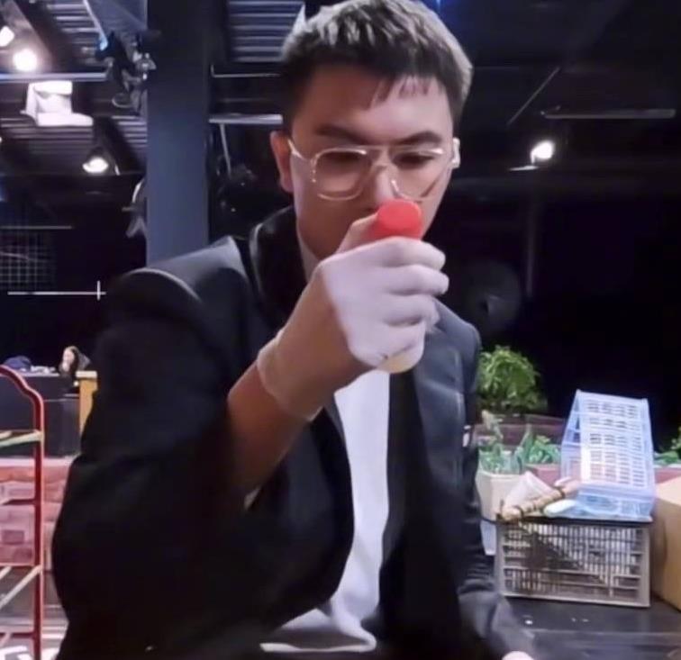 徐梓童结婚了吗?徐梓童和向琴琴在一起身高差多少